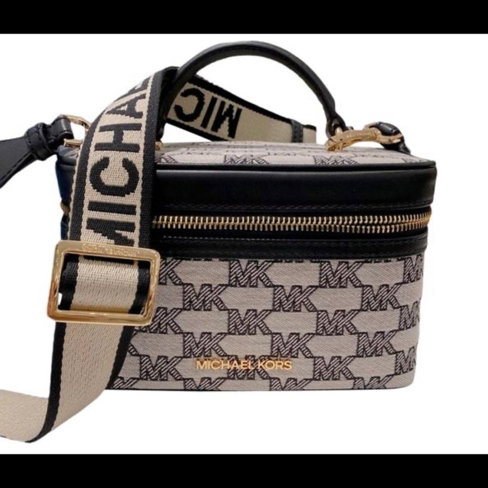 Michael Kors Jetset MD Zip Trunk. NWT.